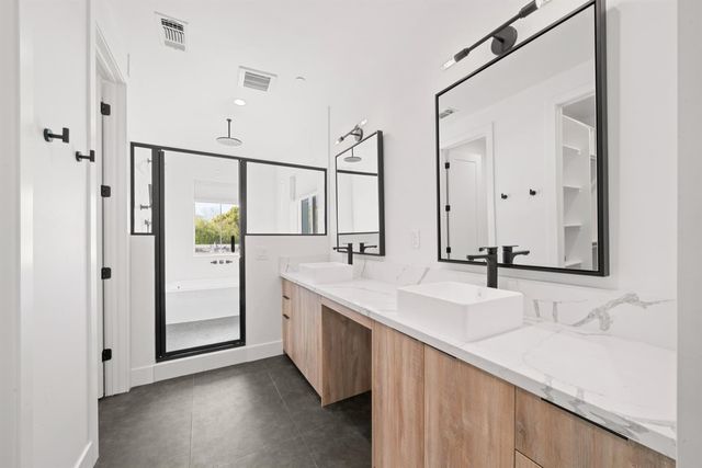 1431 W St, Sacramento, CA 95818