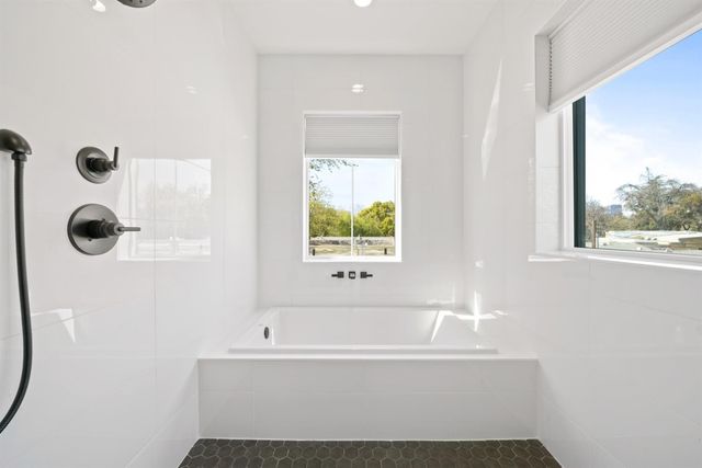 1431 W St, Sacramento, CA 95818