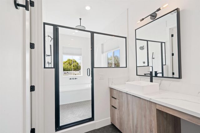 1431 W St, Sacramento, CA 95818