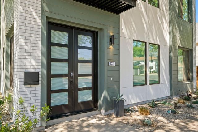 1431 W St, Sacramento, CA 95818