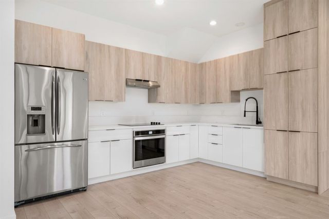 1431 W St, Sacramento, CA 95818