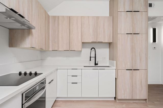 1431 W St, Sacramento, CA 95818