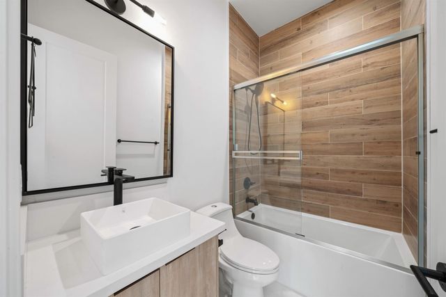 1431 W St, Sacramento, CA 95818