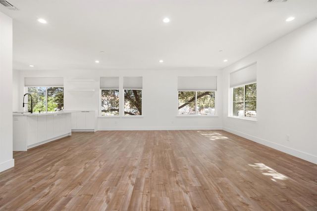 1431 W St, Sacramento, CA 95818