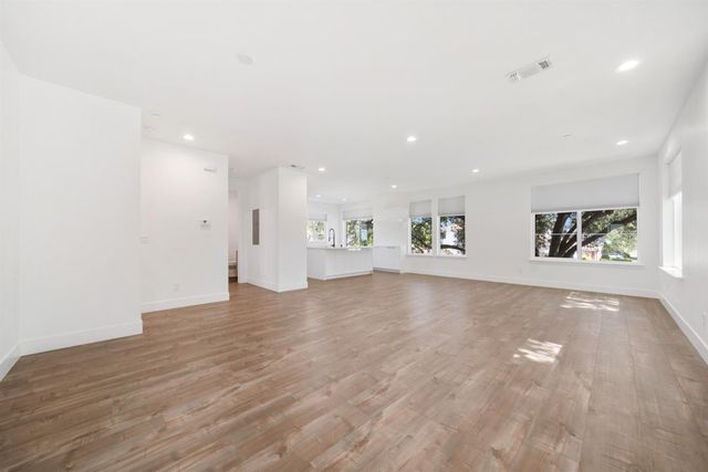 1431 W St, Sacramento, CA 95818