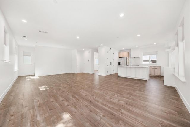 1431 W St, Sacramento, CA 95818