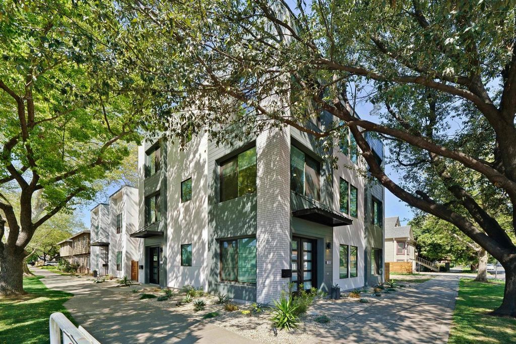 1431 W St, Sacramento, CA 95818