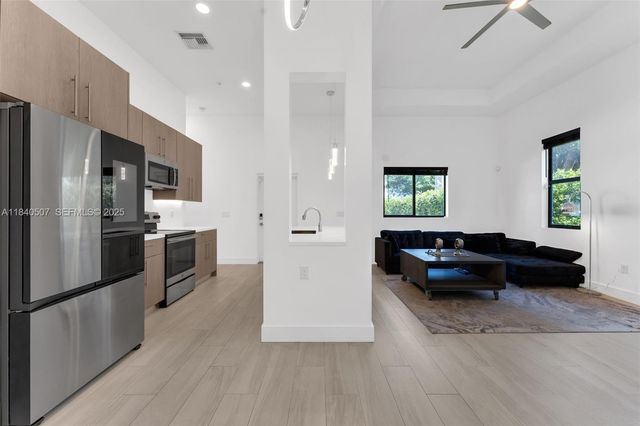 4460 NW 8th Place, Plantation, FL 33317