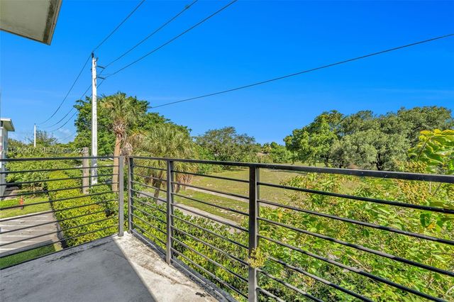 4460 NW 8th Place, Plantation, FL 33317