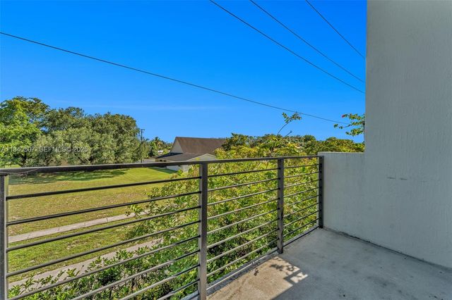4460 NW 8th Place, Plantation, FL 33317