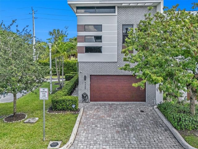 4460 NW 8th Place, Plantation, FL 33317