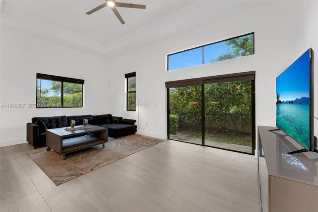 4460 NW 8th Place, Plantation, FL 33317