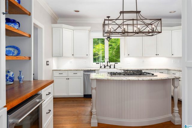 2116 COUNTRY RIDGE LANE, Vestavia Hills, AL 35243