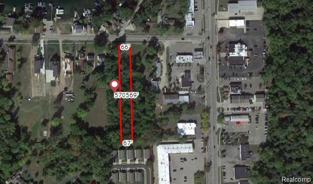 2045 S Long Lake Road, Fenton, MI 48430