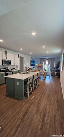 2517 WINDLE LN, Seguin, TX 78155
