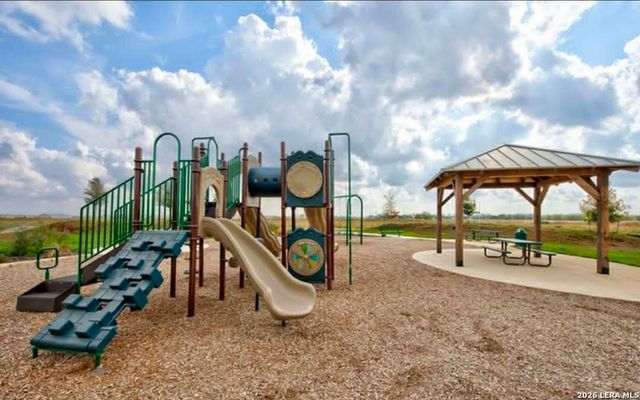 2517 WINDLE LN, Seguin, TX 78155