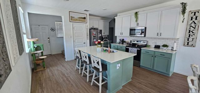 2517 WINDLE LN, Seguin, TX 78155