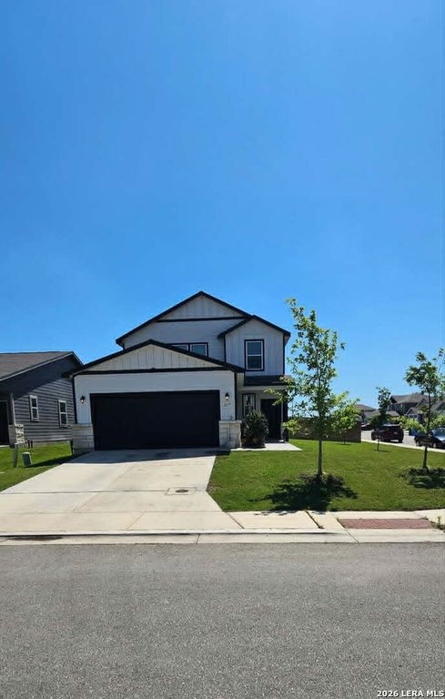 2517 WINDLE LN, Seguin, TX 78155
