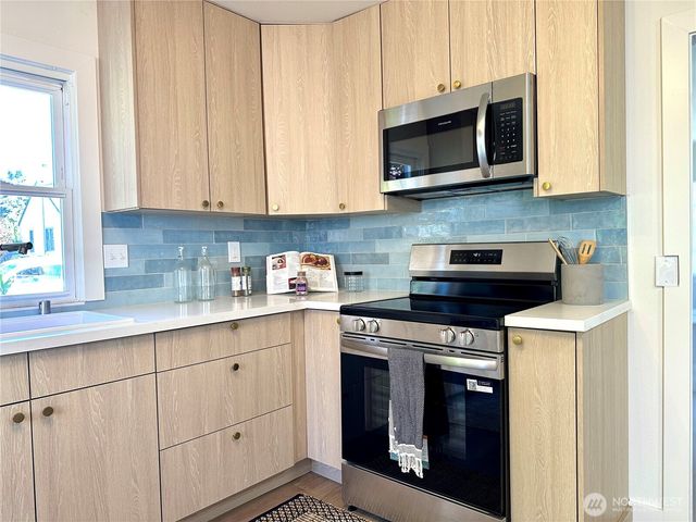 421 Wells Avenue N, Renton, WA 98057