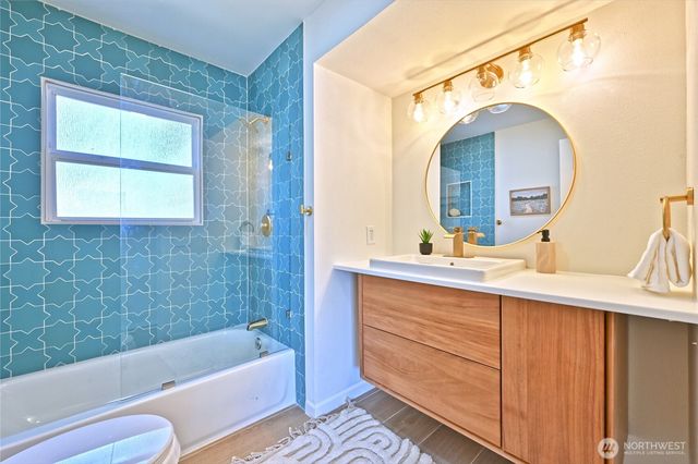 421 Wells Avenue N, Renton, WA 98057