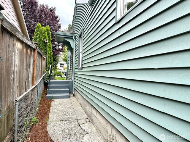 421 Wells Avenue N, Renton, WA 98057