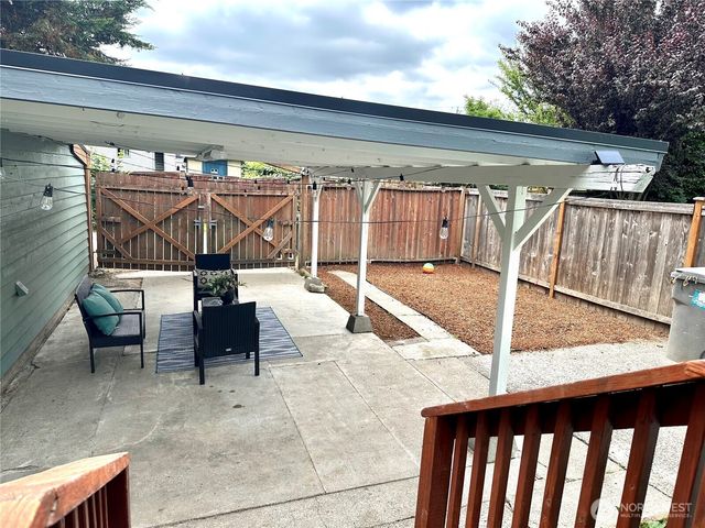 421 Wells Avenue N, Renton, WA 98057