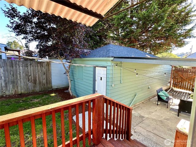421 Wells Avenue N, Renton, WA 98057