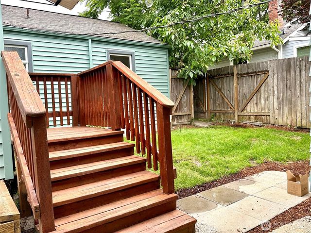 421 Wells Avenue N, Renton, WA 98057