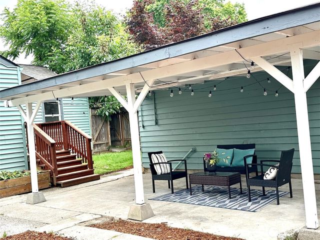 421 Wells Avenue N, Renton, WA 98057