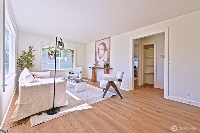 421 Wells Avenue N, Renton, WA 98057