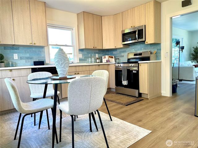 421 Wells Avenue N, Renton, WA 98057