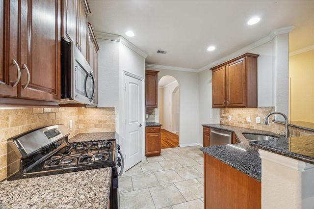 30 Black Swan Court, Magnolia, TX 77354