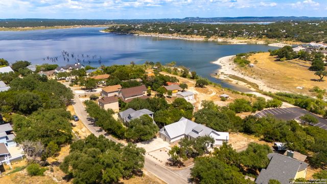 1761 Lakeside W, Canyon Lake, TX 78133