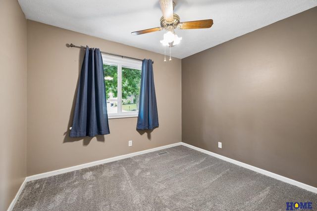 5312 London Road, Lincoln, NE 68516