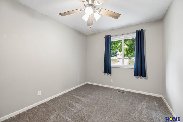5312 London Road, Lincoln, NE 68516