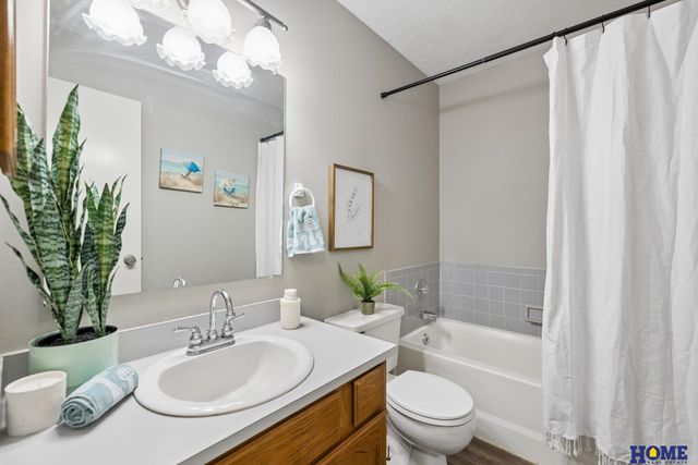 5312 London Road, Lincoln, NE 68516