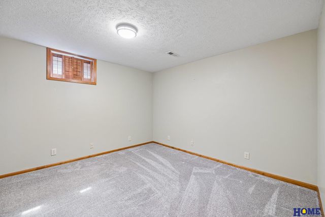 5312 London Road, Lincoln, NE 68516