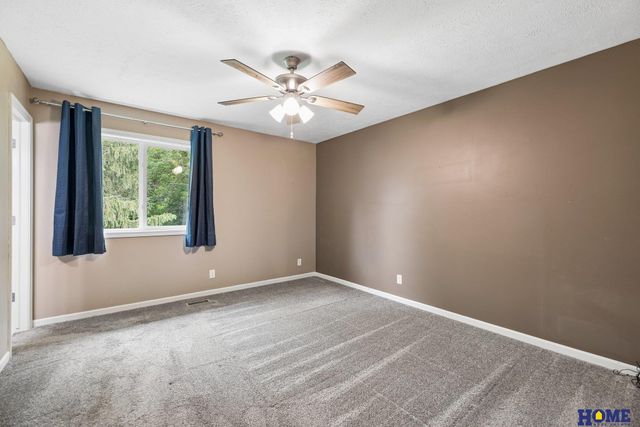 5312 London Road, Lincoln, NE 68516