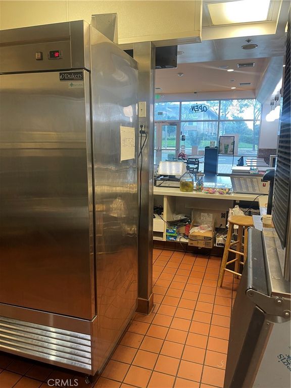 565 N Commonwealth Ave, Fullerton, CA 92831 — photo 3