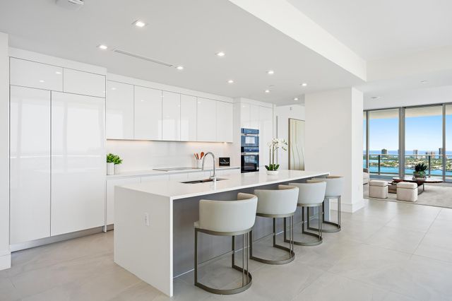 220 Lake Shore Drive 2212, Lake Park, FL 33403