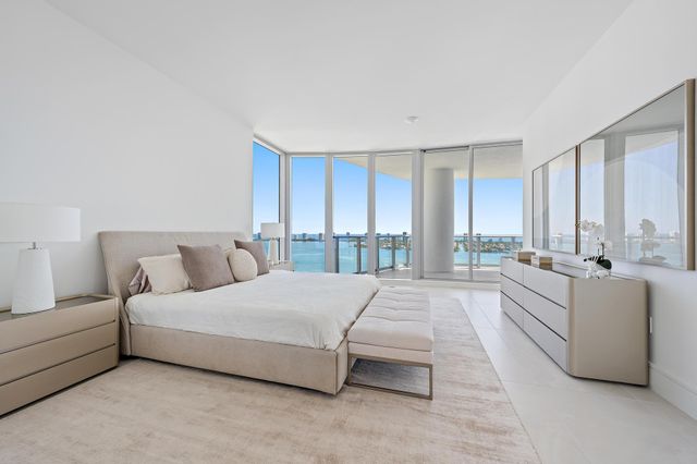 220 Lake Shore Drive 2212, Lake Park, FL 33403