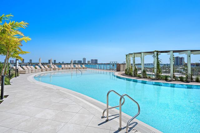 220 Lake Shore Drive 2212, Lake Park, FL 33403