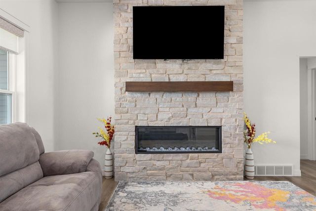 2157 FOX POINT CIRCLE, De Pere, WI 54115