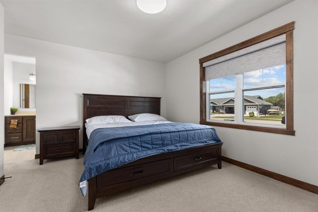 2157 FOX POINT CIRCLE, De Pere, WI 54115