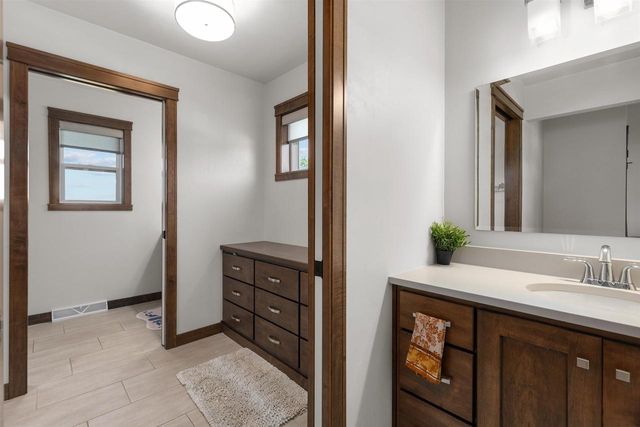 2157 FOX POINT CIRCLE, De Pere, WI 54115