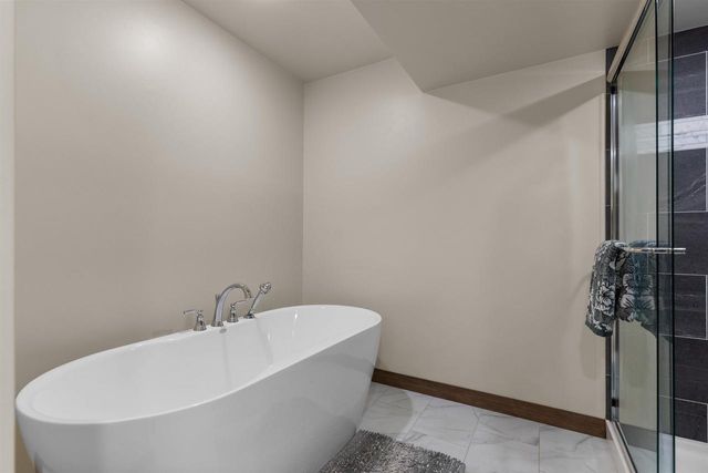 2157 FOX POINT CIRCLE, De Pere, WI 54115