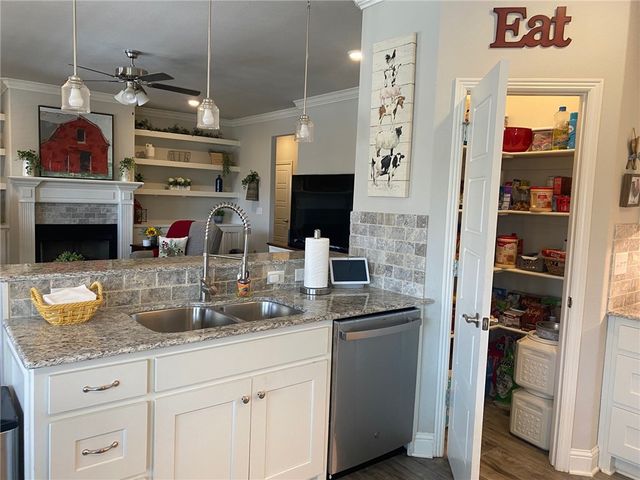 26 Overton Drive, Bella Vista, AR 72714