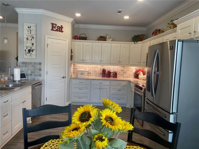 26 Overton Drive, Bella Vista, AR 72714