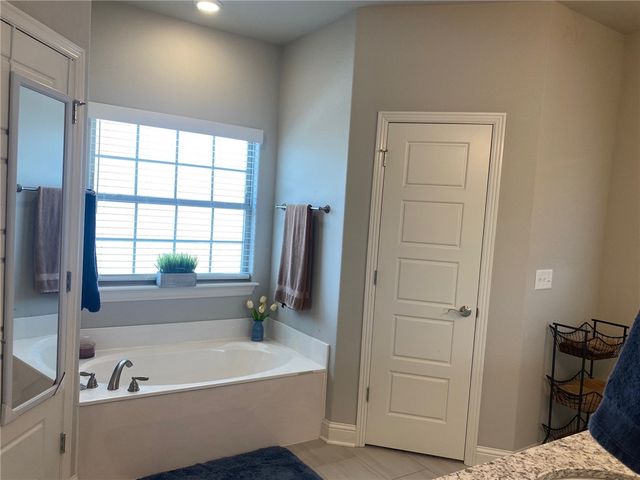 26 Overton Drive, Bella Vista, AR 72714