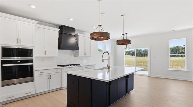 1218 Wharf Hill DR, Smithfield, VA 23430